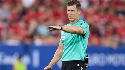 سيزار سوتو وبوسكيتس فيرير مرشحان لإدارة مباراة الكلاسيكو الأحد