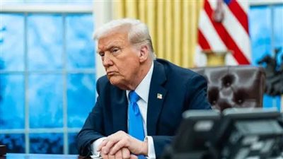 ترامب يعلق المفاوضات التجارية مع كندا على خلفية انتقادات الرسوم الجمركية