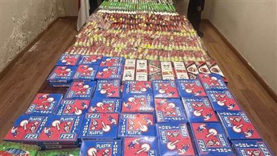 ضبط شخصين روجا لبيع الألعاب النارية عبر مواقع التواصل الاجتماعي 