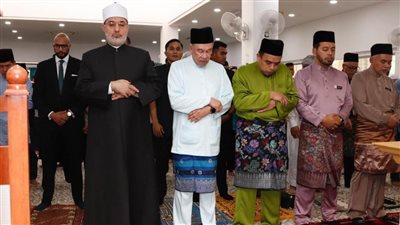 مفتي الجمهورية يؤدي صلاة الجمعة بمسجد القدوس في العاصمة الماليزية كوالالمبور