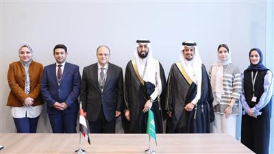 رئيس هيئة الدواء يبحث مع نظيره السعودي آليات تعزيز الرقابة بقطاع الأدوية