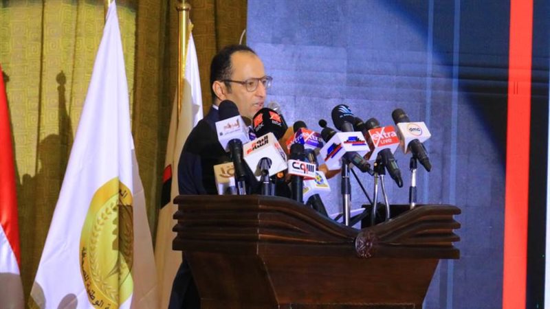 الكاتب الصحفي أحمد