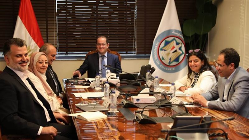 وزير المالية خلال