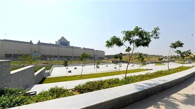 وزير الإسكان يتفقد مشروع حدائق 