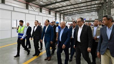 رئيس الوزراء يفتتح مصنع 