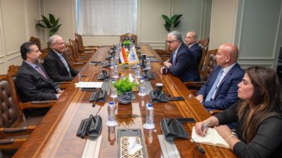 رئيس اقتصادية قناة السويس يوقّع عقود 3 مشروعات جديدة بالقنطرة غرب الصناعية