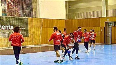 منتخب اليد الأول يتدرب في 