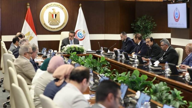 اجتماع وزير الصحة