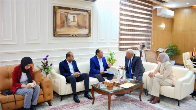 من أرض المعرض إلى