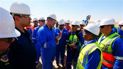 وزير البترول يتابع ميدانيًا انطلاق المسح السيزمي غرب أسيوط لجذب استثمارات جديدة لاستكشاف المواد البترولية