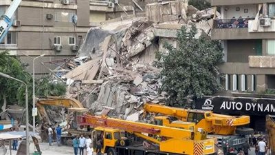 وفاة أسرة من 5 أفراد في انهيار مبنى سكني في تركيا