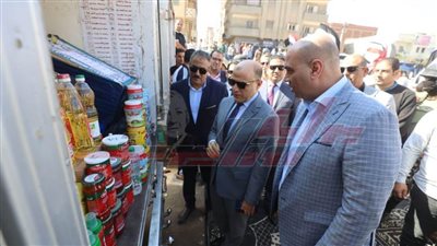 محافظ كفر الشيخ يتفقد سوق اليوم الواحد بمركز الرياض
