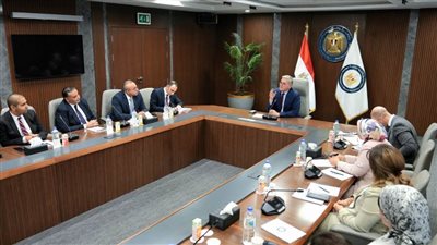 وزير البترول يلتقي مجموعة من كوادر الإدارة المتوسطة والشابة