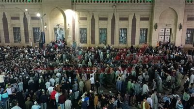 صور.. استمرار توافد ألاف الزوار علي المسجد الإبراهيمي للاحتفال بمولد الدسوقي
