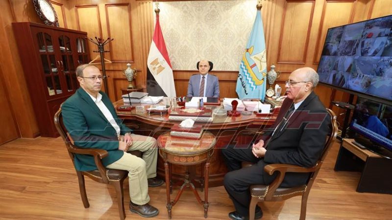 محافظ كفر الشيخ خلال