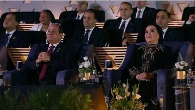 بإطلالة ملكية.. السيدة انتصار السيسي تتألق في استقبال ضيوف افتتاح المتحف المصري الكبير