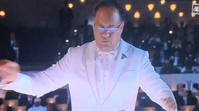 المايسترو ناير ناجي يقود سيمفونية هشام نزيه في افتتاح المتحف المصري الكبير