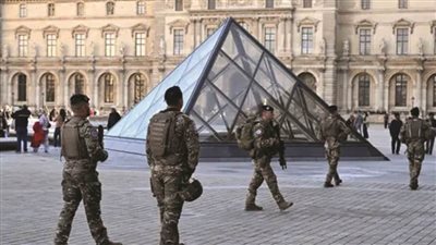 توجيه اتهامات لشخصين آخرين في قضية سرقة مجوهرات متحف اللوفر