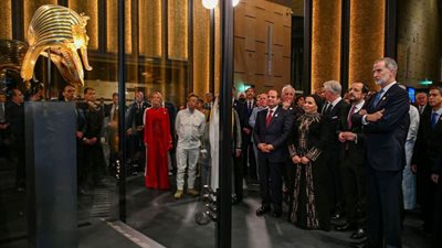 الرئيس السيسي يصطحب ضيوف مصر في جولة داخل المتحف المصري الكبير