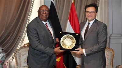 وزير الثقافة يلتقي نظيره الأنجولي لبحث آفاق التعاون الثقافي المشترك