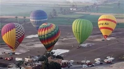 تحليق 53 رحلة بالون طائر تقل أكثر من 1200 سائح بسماء الأقصر