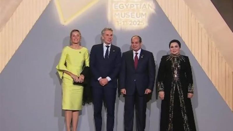 الرئيس السيسي وقرينته