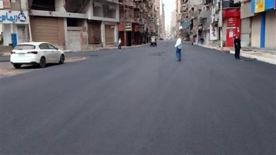 بالصور.. بعد انتهاء إحلال خط المياه.. رصف شارع الجلاء بالمحلة الكبرى