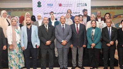 تكريم صغار المزارعين ومربيات الدواجن بالمنيا