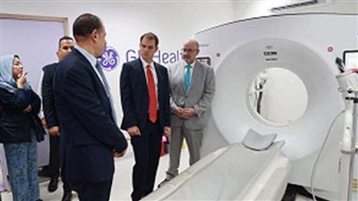 وزير الدولة البريطاني لشؤون الشرق الأوسط يزور مستشفى الشيخ زايد التخصصي