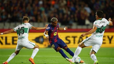 برشلونة يفوز على إلتشيه ويواصل مطاردة الريال على الصدارة