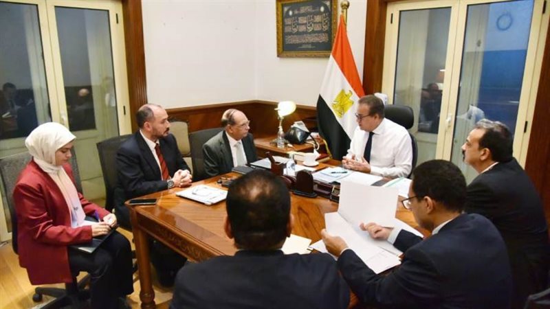 اجتماع وزير الصحة