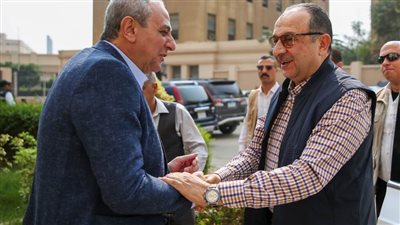 وزير قطاع الأعمال يلتقي محافظ الغربية في مستهل زيارته لشركة مصر للغزل والنسيج بالمحلة الكبرى