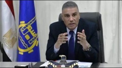 محافظ أسوان يُكرم طالبًا أزهريًا فاز بالمركز الأول على الجمهورية في حفظ القرآن