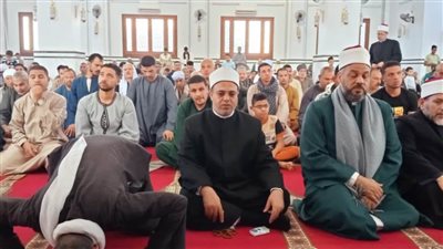 وكيل أوقاف أسيوط يؤدي صلاة الجمعة بمسجد التوحيد فى مركز صدفا