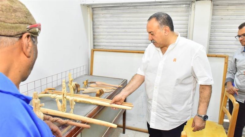 محافظ أسيوط خلال