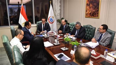 وزير الصحة يناقش الموقف التنفيذي لإنشاء مستشفى النيل للأطفال