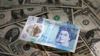 الجنيه الإسترليني يرتفع مقابل الدولار الأمريكي وينخفض مقابل اليورو