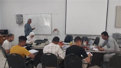 مديرية العمل بأسيوط تواصل تنفيذ برامج التدريب المجاني لتأهيل الشباب لسوق العمل