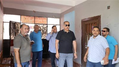 بالصور.. رئيس مدينة الغردقة يجري جولة لتفقد استعدادات اللجان الانتخابية