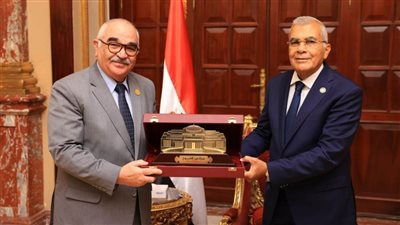 رئيس هيئة قضايا الدولة يلتقي رئيس مجلس الشيوخ 