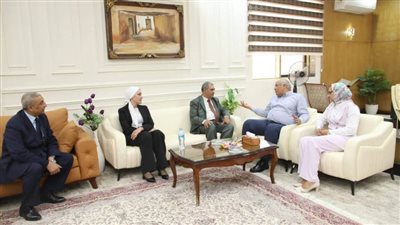 محافظ الوادي الجديد يتابع برنامج تنمية مهارات اللغة العربية لتلاميذ المرحلة الإبتدائية