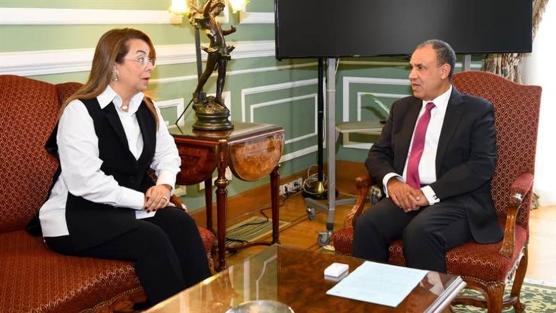 وزير الخارجية يستقبل