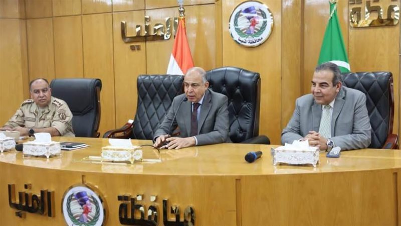 محافظ المنيا خلال