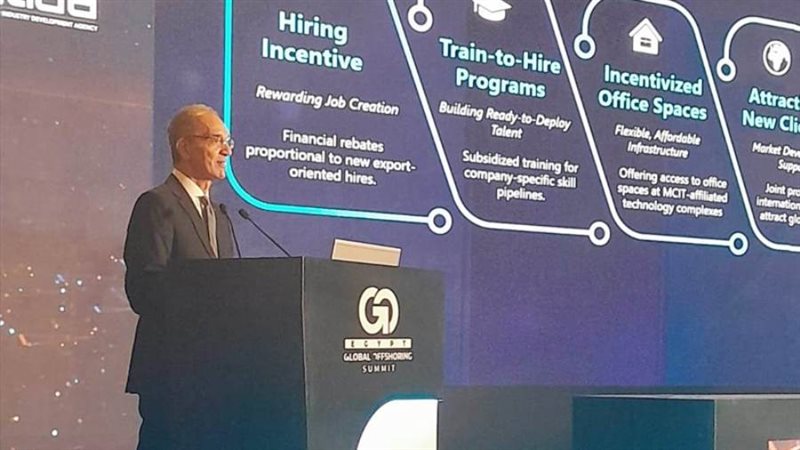 الدكتور عمرو طلعت