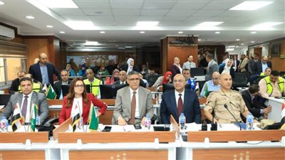 محافظ الجيزة يتابع انتظام فتح جميع اللجان الانتخابية 