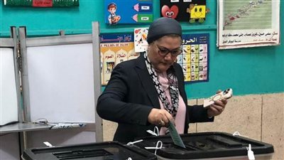 رئيسة الطفولة والأمومة تُدلي بصوتها في انتخابات مجلس النواب بالشيخ زايد