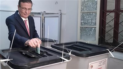 وزير الزراعة يدلي بصوته في انتخابات مجلس النواب بالإسكندرية ويؤكد أهمية المشاركة الفعالة