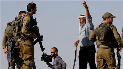 قوات الاحتلال الإسرائيلي تصيب فلسطينيًا بالرصاص وتعتقله جنوب الخليل بالضفة الغربية