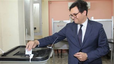 وزير الثقافة يدلي بصوته في انتخابات مجلس النواب