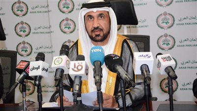 رئيس البرلمان العربي يشيد بسير انتخابات مجلس النواب بمصر 